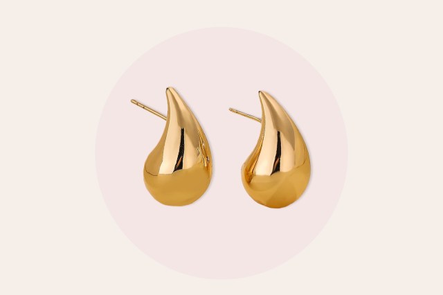 Gold teardrop shaped earrings