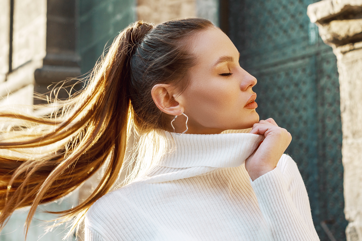 woman wearing a ponytail